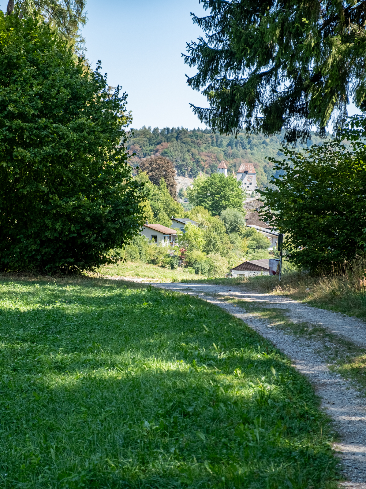 Burgdorf zwischen den Bäumen