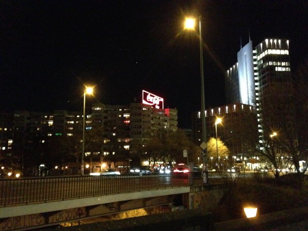 Berlin, Cola-Werbung bei Nacht